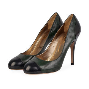 https://dbiyorq10n2b9.cloudfront.net/product-images/CSHOVA120/VALENTINO-Leather-Round-Toe-Pumps-GreenBlack-S-41-7-angle.jpg.webp