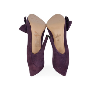 https://dbiyorq10n2b9.cloudfront.net/product-images/CSHOVA121/VALENTINO-Suede-Bow-Pumps-Purple-S-40-6.5-soles.jpg.webp