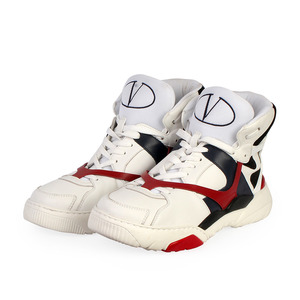https://dbiyorq10n2b9.cloudfront.net/product-images/CSHOVA129/VALENTINO-Leather-High-Top-Sneakers-White-S-41-7.5-angle.jpg.webp