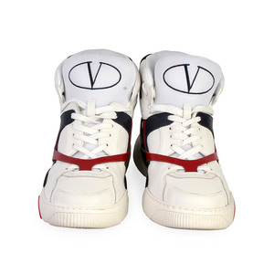 https://dbiyorq10n2b9.cloudfront.net/product-images/CSHOVA129/VALENTINO-Leather-High-Top-Sneakers-White-S-41-7.5-front.jpg.webp