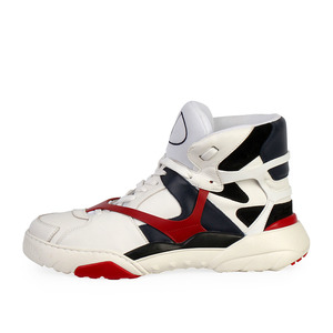 https://dbiyorq10n2b9.cloudfront.net/product-images/CSHOVA129/VALENTINO-Leather-High-Top-Sneakers-White-S-41-7.5-side.jpg.webp