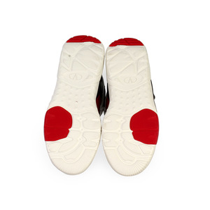 https://dbiyorq10n2b9.cloudfront.net/product-images/CSHOVA129/VALENTINO-Leather-High-Top-Sneakers-White-S-41-7.5-soles.jpg.webp
