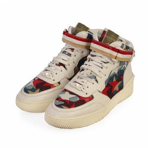https://dbiyorq10n2b9.cloudfront.net/product-images/CSHOVAL0003/VALENTINO-Garavani-LeatherDenim-Sneakers-CamouflageWhite-S-44-9.5-angle-1.jpg.webp