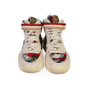 https://dbiyorq10n2b9.cloudfront.net/product-images/CSHOVAL0003/VALENTINO-Garavani-LeatherDenim-Sneakers-CamouflageWhite-S-44-9.5-front.jpg.webp