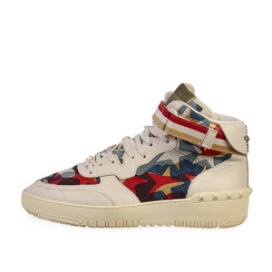 https://dbiyorq10n2b9.cloudfront.net/product-images/CSHOVAL0003/VALENTINO-Garavani-LeatherDenim-Sneakers-CamouflageWhite-S-44-9.5-side.jpg.webp