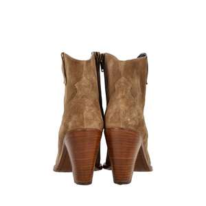 https://dbiyorq10n2b9.cloudfront.net/product-images/CSHOYSL0083/SAINT-LAURENT-Suede-Ankle-Boots-Stone_4.jpg.webp