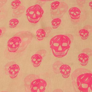 https://dbiyorq10n2b9.cloudfront.net/product-images/CSHWAMQ0005/ALEXANDER-MCQUEEN-Silk-Skull-Scarf-Pink-Beige_1.jpg.webp