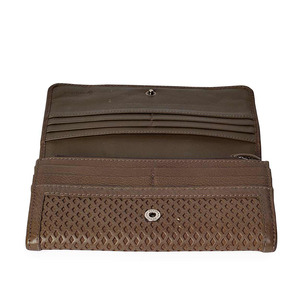 https://dbiyorq10n2b9.cloudfront.net/product-images/CWALBUR103/BURBERRY-Perforated-Leather-Continental-Wallet-interior.jpg.webp