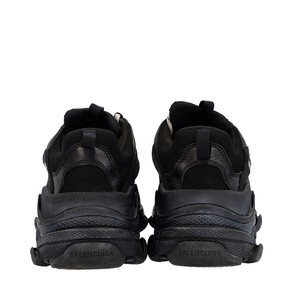 https://dbiyorq10n2b9.cloudfront.net/product-images/SHOBAL0032/BALENCIAGA-Triple-S-Sneakers-Black-_5.jpg.webp