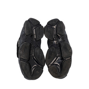 https://dbiyorq10n2b9.cloudfront.net/product-images/SHOBAL0032/BALENCIAGA-Triple-S-Sneakers-Black-_6.jpg.webp
