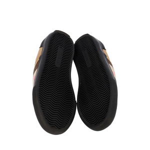 https://dbiyorq10n2b9.cloudfront.net/product-images/SHOBUR0076/BURBERRY-Check-Kids-Slip-On-Sneakers-Beige_5.jpg.webp