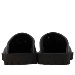 https://dbiyorq10n2b9.cloudfront.net/product-images/SHOGUC0204/GUCCI-GG-Rubber-Perforated-Slides-Black_3.jpg.webp