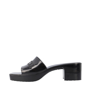 https://dbiyorq10n2b9.cloudfront.net/product-images/SHOGUC0268/GUCCI-Rubber-Slide-Sandals-Black_4.jpg.webp