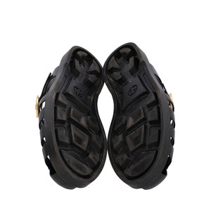 https://dbiyorq10n2b9.cloudfront.net/product-images/SHOGUC0469/GUCCI-Rubber-Buckle-Strap-Sandals-Black_5.jpg.webp