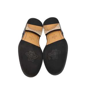 https://dbiyorq10n2b9.cloudfront.net/product-images/SHOGUC0617/GUCCI-Leather-Star-Bee-Loafers-Black_1.jpg.webp