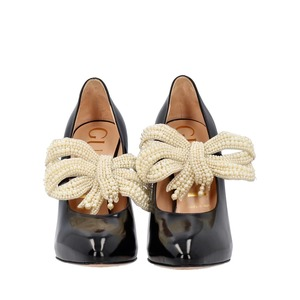 https://dbiyorq10n2b9.cloudfront.net/product-images/SHOGUC0861/GUCCI-Leather-Elaisa-Removable-Pearl-Bow-Pumps-Black_4.jpg.webp