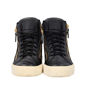 https://dbiyorq10n2b9.cloudfront.net/product-images/SHOGZ0143/GIUSEPPE-ZANOTTI-Leather-High-Top-Sneakers-Black-Gold_4.jpg.webp