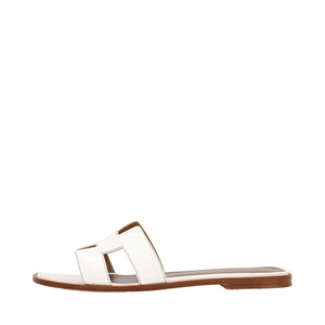 https://dbiyorq10n2b9.cloudfront.net/product-images/SHOHER0008/HERMES-Leather-Oran-Sandals-White_1.jpg.webp
