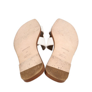 https://dbiyorq10n2b9.cloudfront.net/product-images/SHOHER0008/HERMES-Leather-Oran-Sandals-White_5.jpg.webp