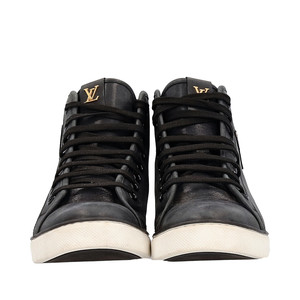 https://dbiyorq10n2b9.cloudfront.net/product-images/SHOLV0427/LOUIS-VUITTON-Iridescent-Leather-Punchy-Love-High-Top-Sneakers-Black_3.jpg.webp