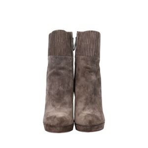 https://dbiyorq10n2b9.cloudfront.net/product-images/SHOLV0991/LOUIS-VUITTON-Suede-Sock-Boots-Grey_2.jpg.webp