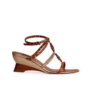 https://dbiyorq10n2b9.cloudfront.net/product-images/SHOLV105/LOUIS-VUITTON-Brown-Leather-Wooden-Slides-Sandal-side.jpg.webp