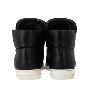 https://dbiyorq10n2b9.cloudfront.net/product-images/SHOVER0019/VERSACE-Leather-Palazzo-High-Top-Sneakers-Black_4.jpg.webp