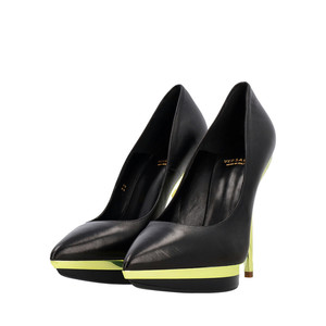 https://dbiyorq10n2b9.cloudfront.net/product-images/SHOVER0034/VERSACE-Leather-Platform-Pumps-Black-Gold_2.jpg.webp