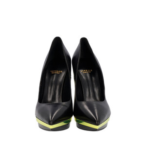 https://dbiyorq10n2b9.cloudfront.net/product-images/SHOVER0034/VERSACE-Leather-Platform-Pumps-Black-Gold_3.jpg.webp