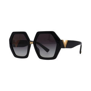 https://dbiyorq10n2b9.cloudfront.net/product-images/SUNVAL0003/VALENTINO-Sunglasses-VA4053-Black_2.jpg.webp