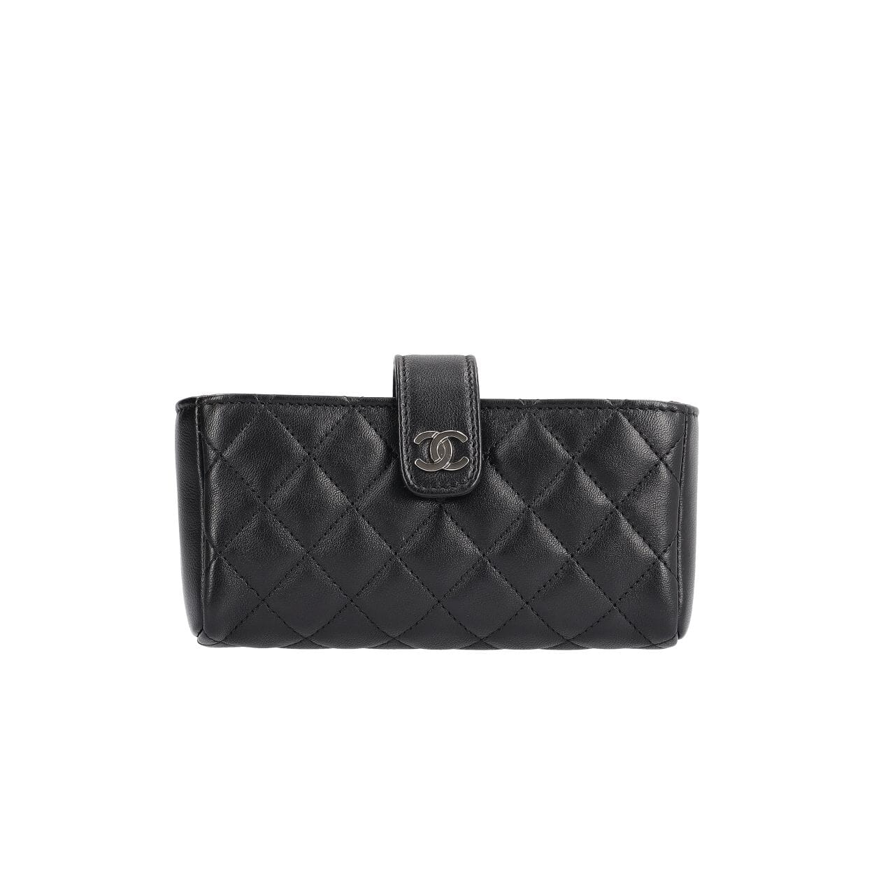CHANEL Lambskin Pouch Black | Luxity
